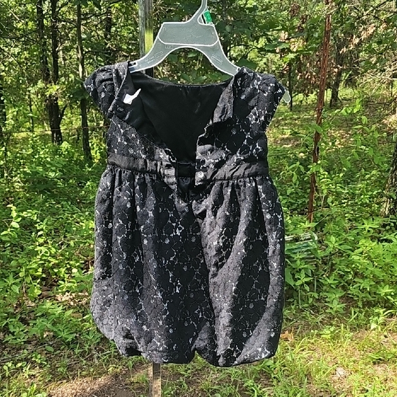 babyGap Girl Sz 5 Black Lace Like Material Over Light Fabric Bubble Dress w/Bow - Picture 3 of 15